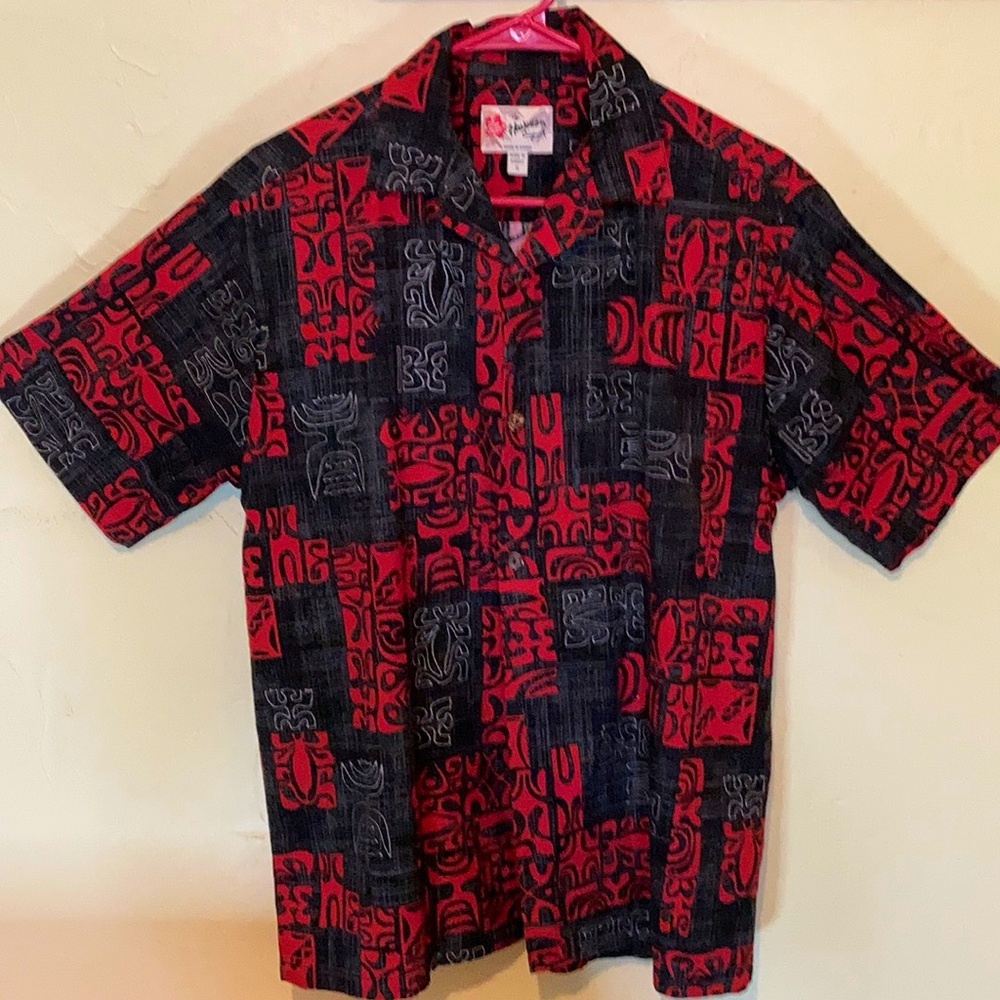 Beautiful! Classic Hilo Hattie in red / gray / black tribal pattern.